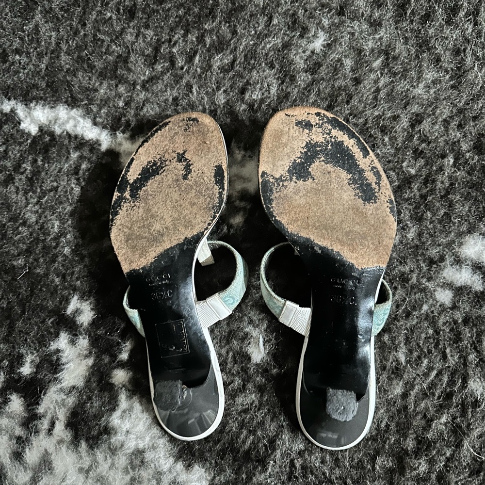 Blue Gucci heeled sandals - Picture 2 of 5